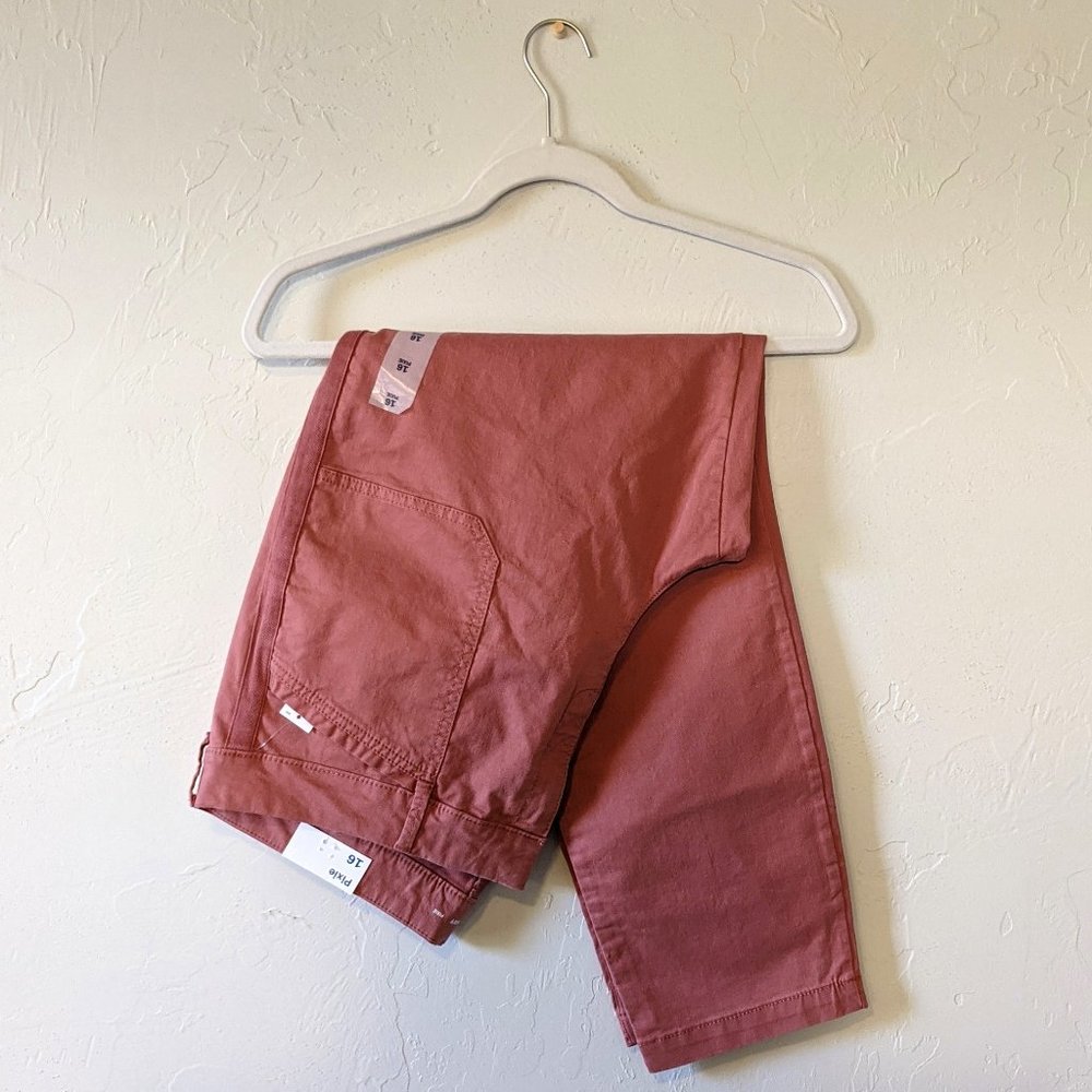 NWT Old Navy Ankle-Length Pixie Chinos
